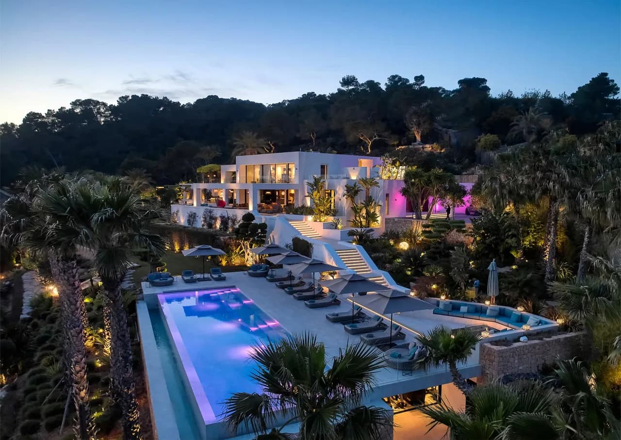 Elegant Villa Near The Vibrant Ibiza Town photo 2