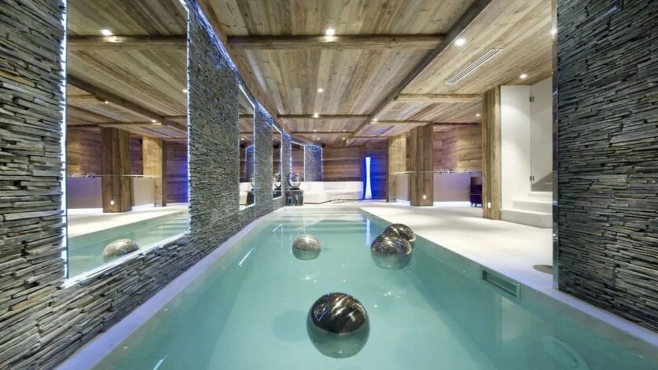 Chic Courchevel Escape With Stunning Views photo 2