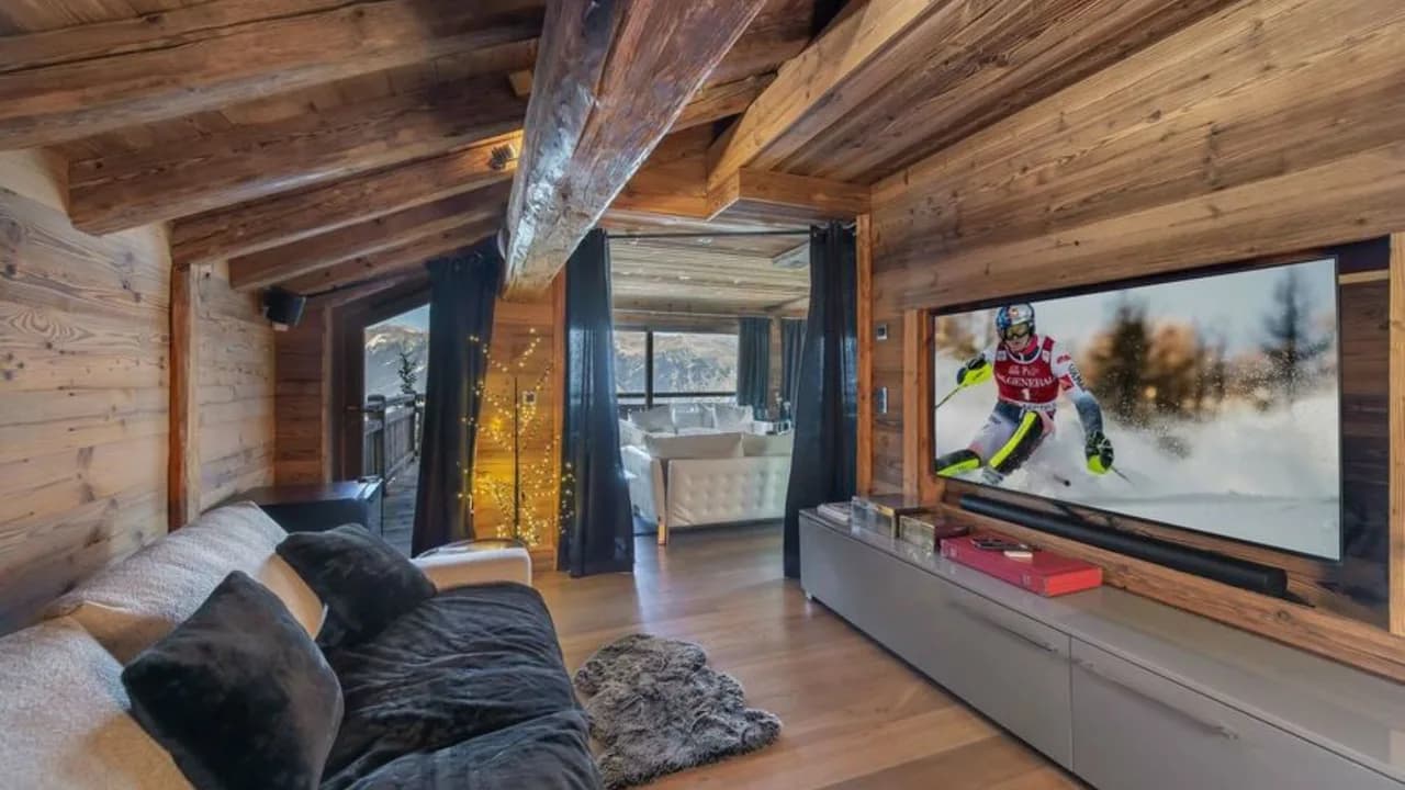 Chic Courchevel Escape With Stunning Views photo 5
