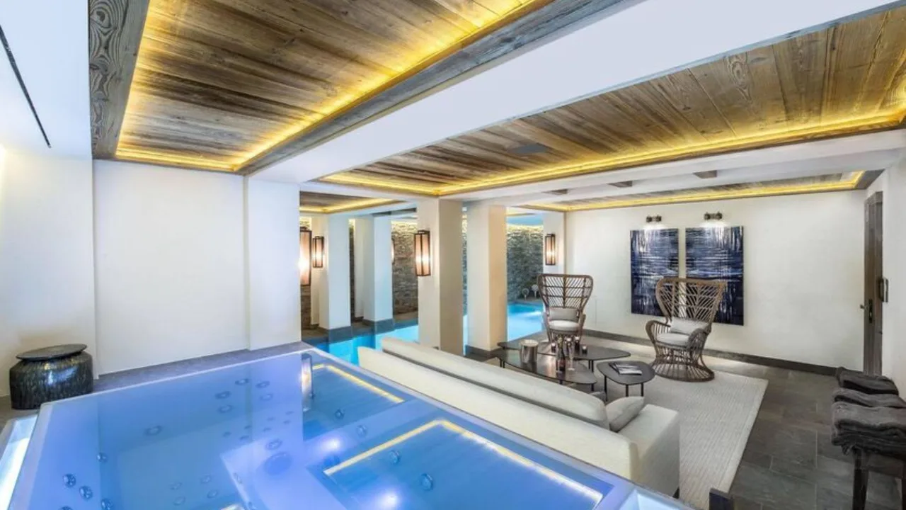 Exclusive Courchevel Chalet With Valley Views photo 3