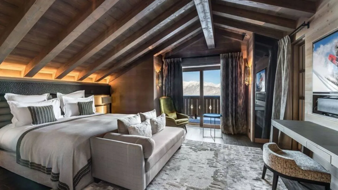 Modern Alpine Chalet With Home Cinema photo 2