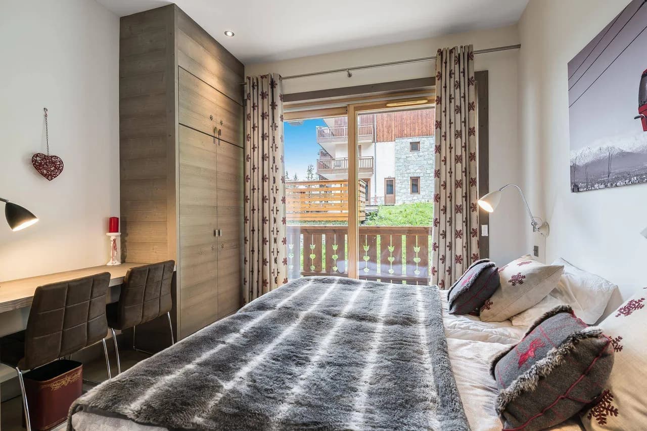 Prime Ski-in Location, Spacious Luxury photo 3