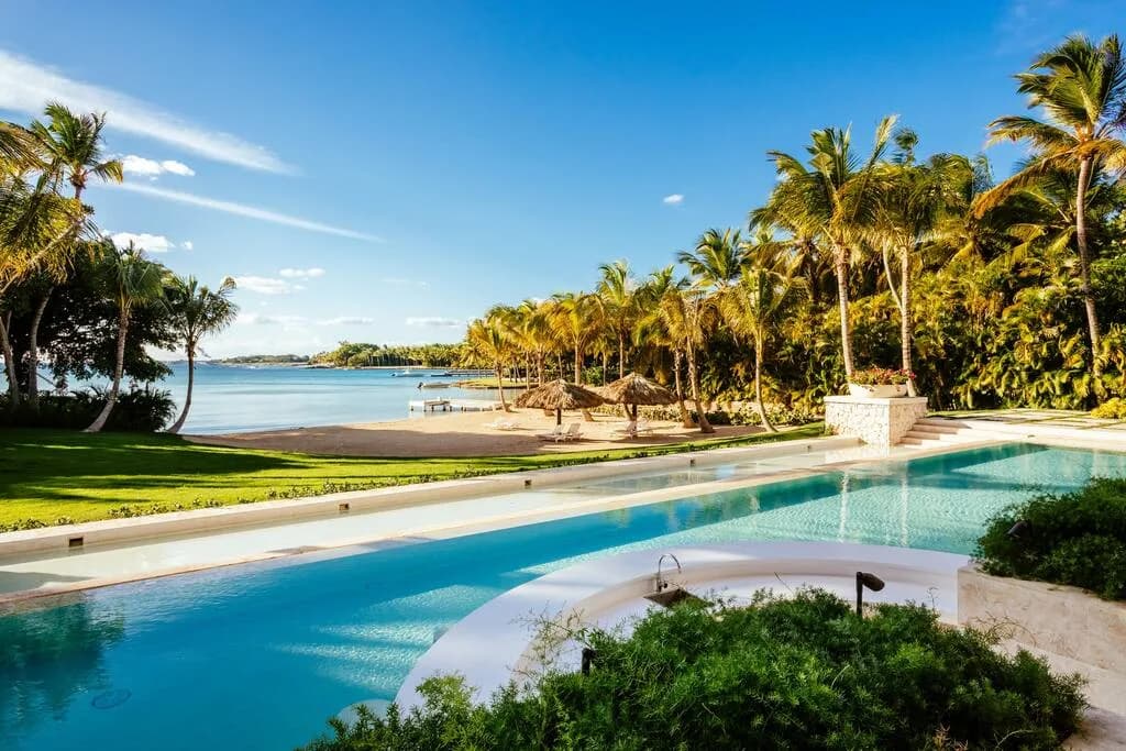 Beachfront Estate with Private Beach in La Romana photo 2