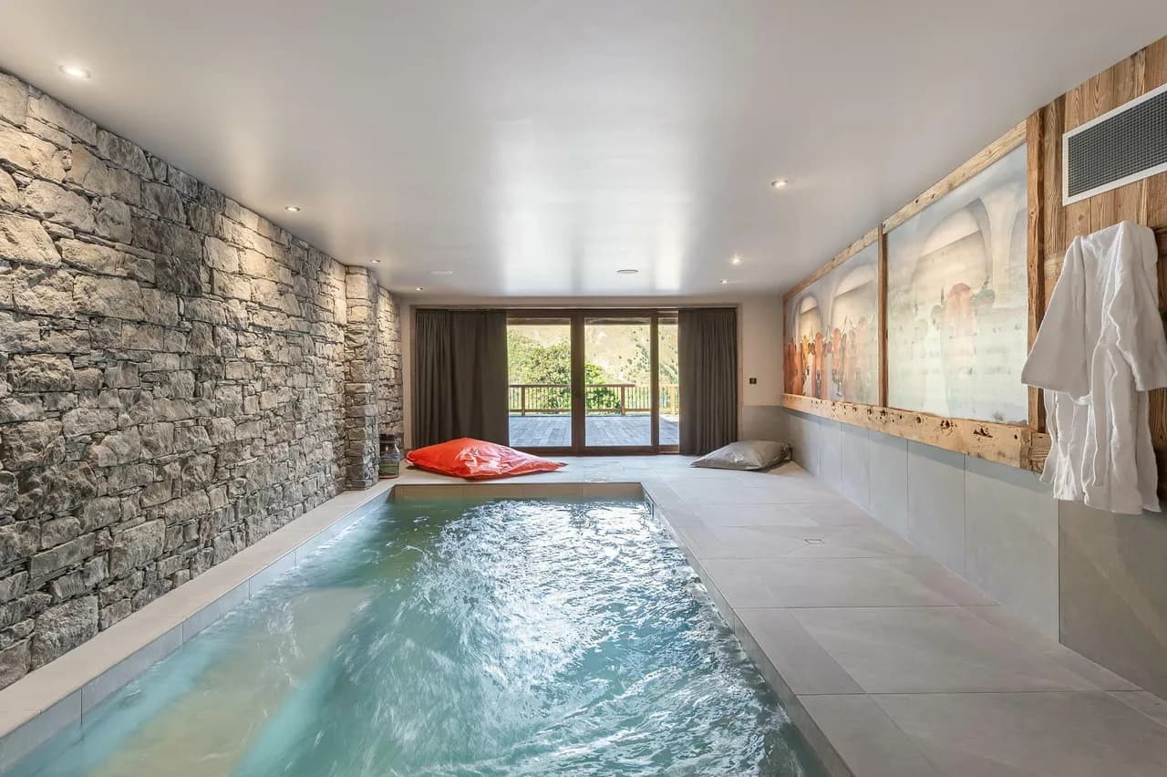 Heritage Chalet: Timeless Luxury with Indoor Pool