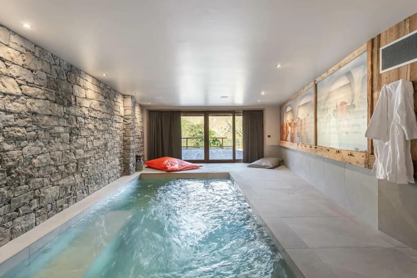 Heritage Chalet: Timeless Luxury with Indoor Pool