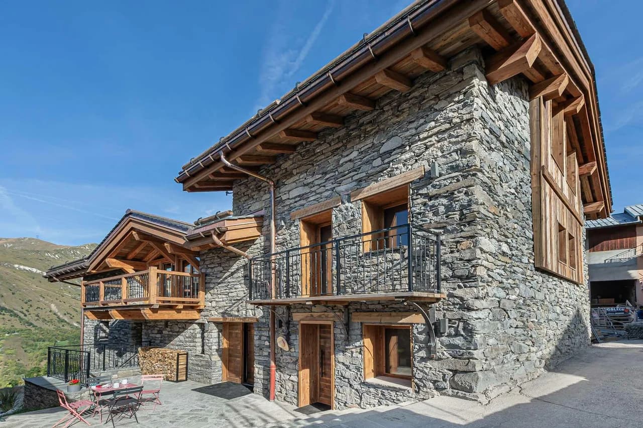 Heritage Chalet: Timeless Luxury with Indoor Pool photo 2