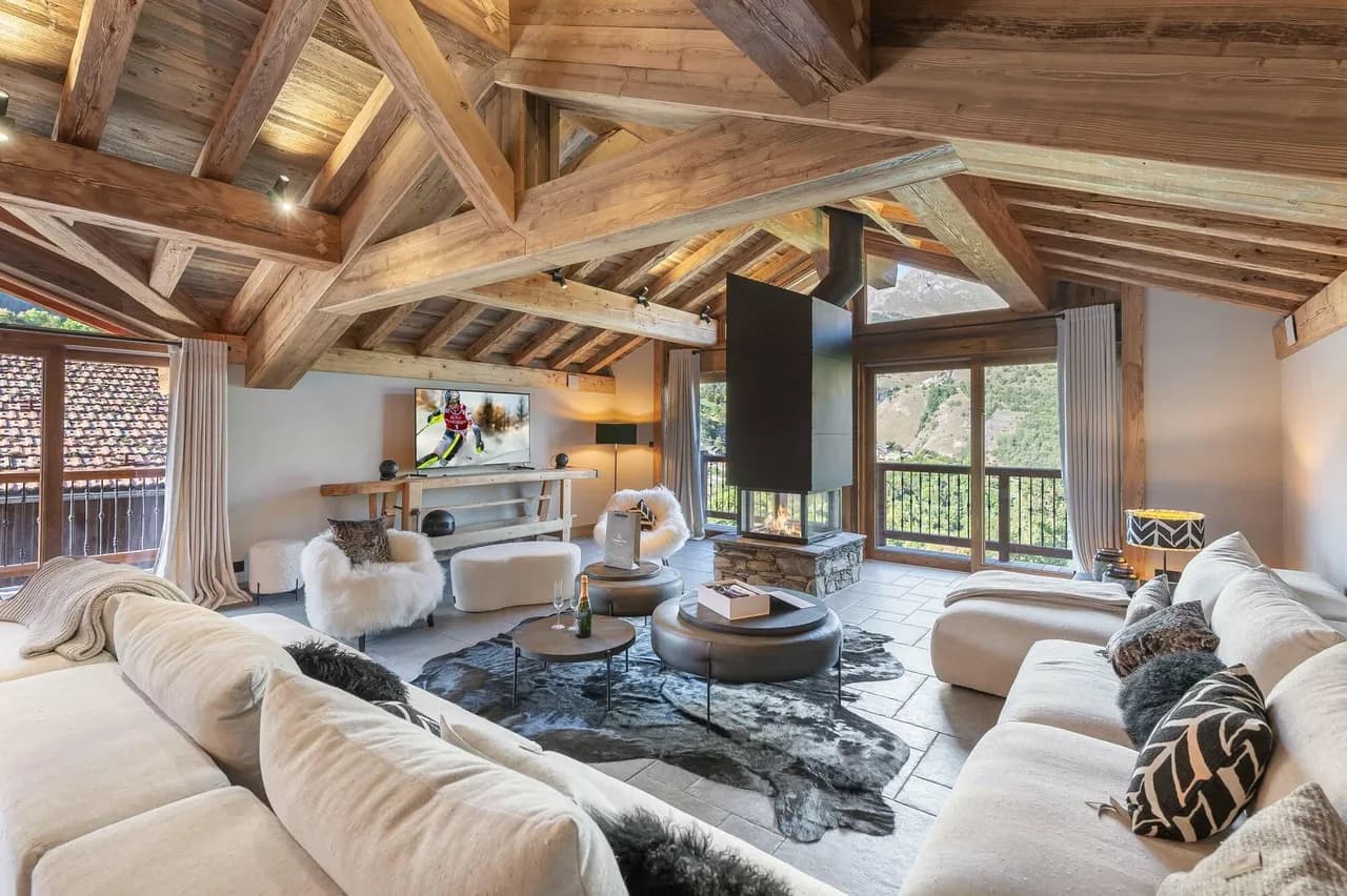 Heritage Chalet: Timeless Luxury with Indoor Pool photo 3