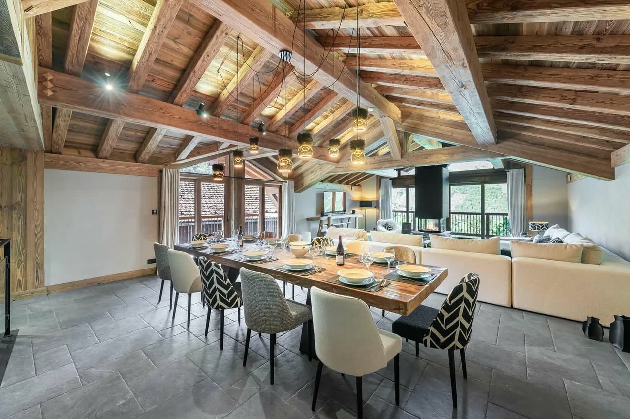 Heritage Chalet: Timeless Luxury with Indoor Pool photo 4