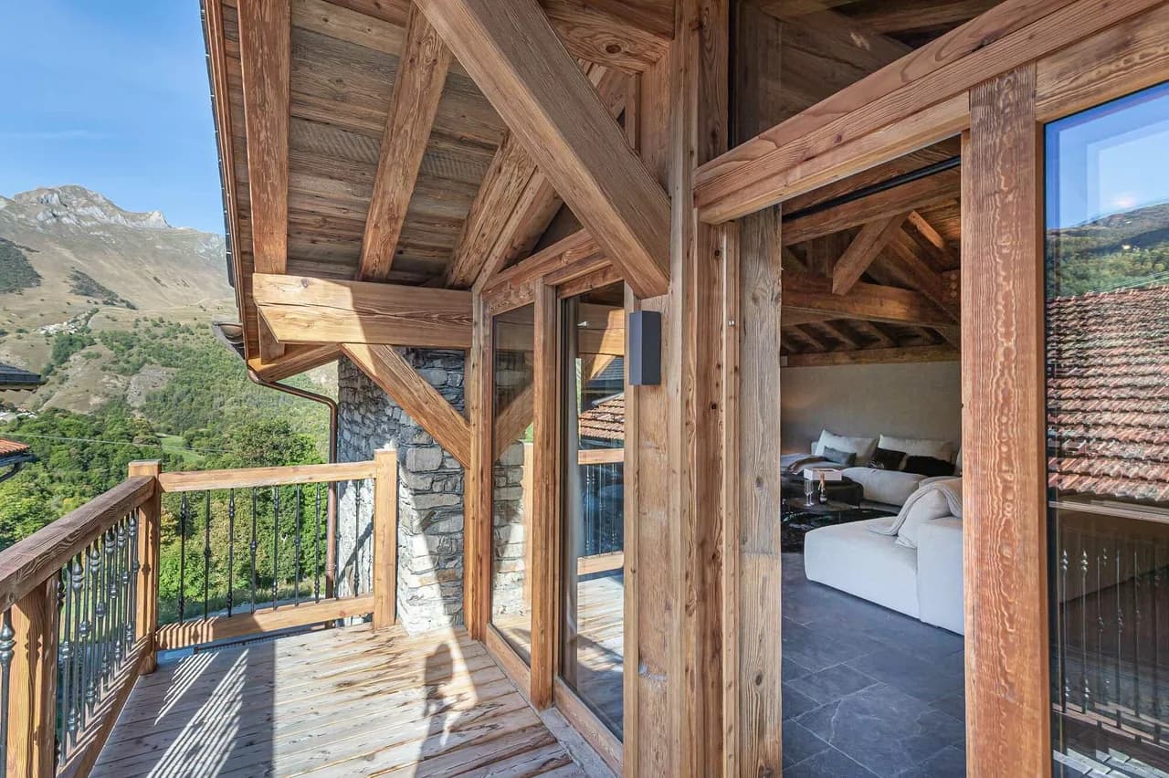 Heritage Chalet: Timeless Luxury with Indoor Pool photo 5