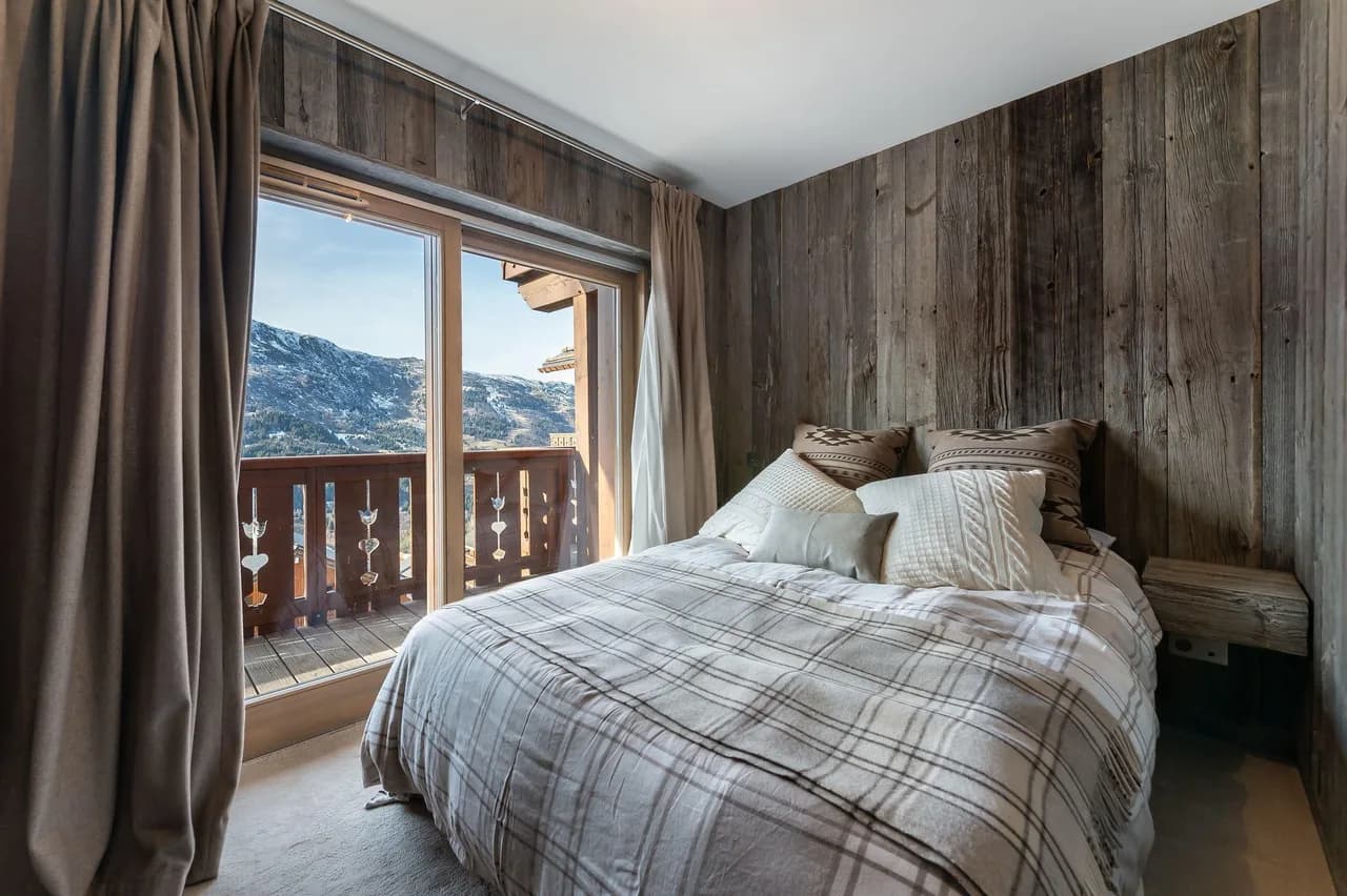 Luxury Alpine Retreat:Ski-in Access & Spa Serenity photo 3