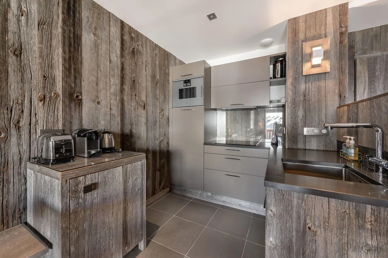 Luxury Alpine Retreat:Ski-in Access & Spa Serenity photo 4