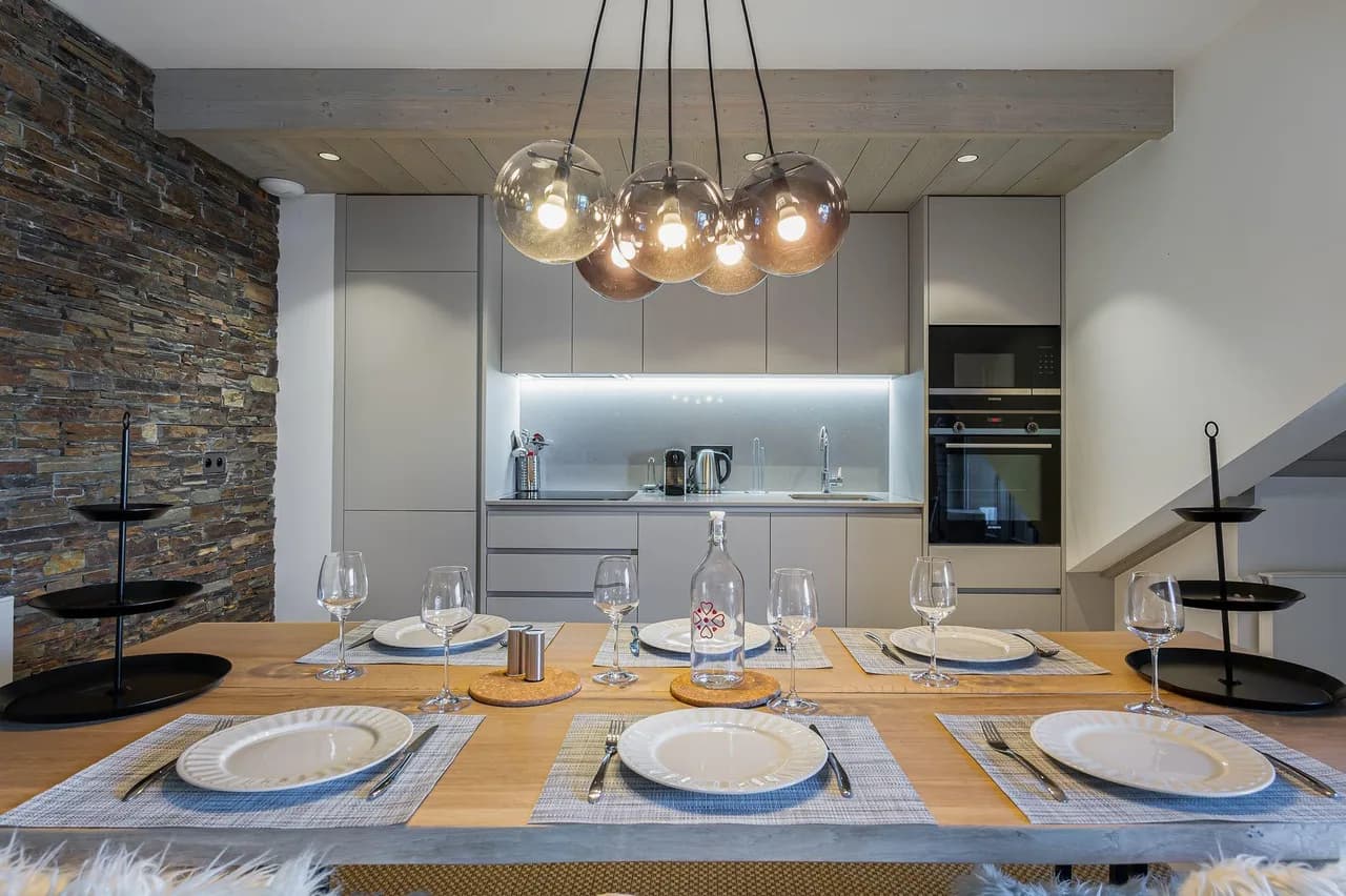 Elegant Alpine Retreat:Modern Design, Scenic View photo 3
