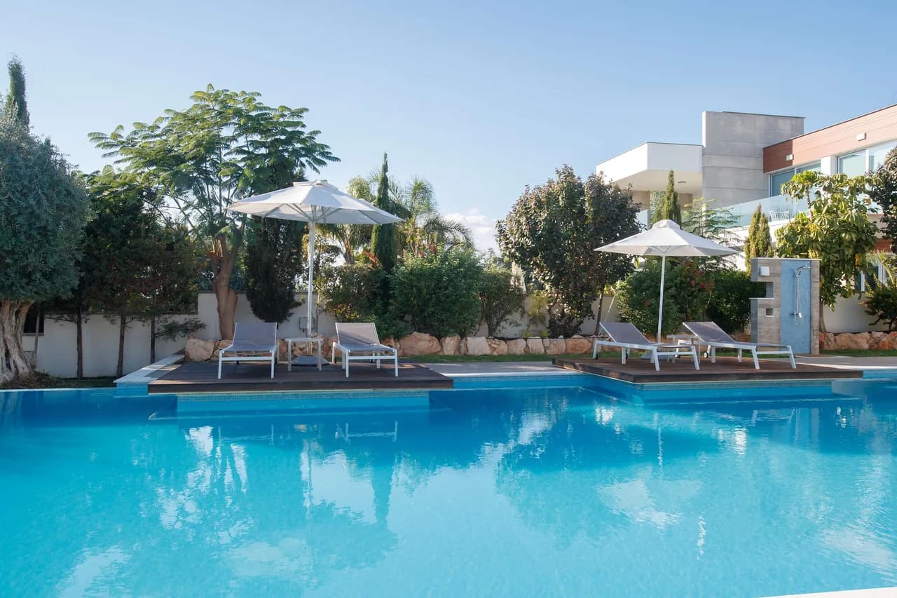 Elegant Seafront Retreat With Two Pools photo 5