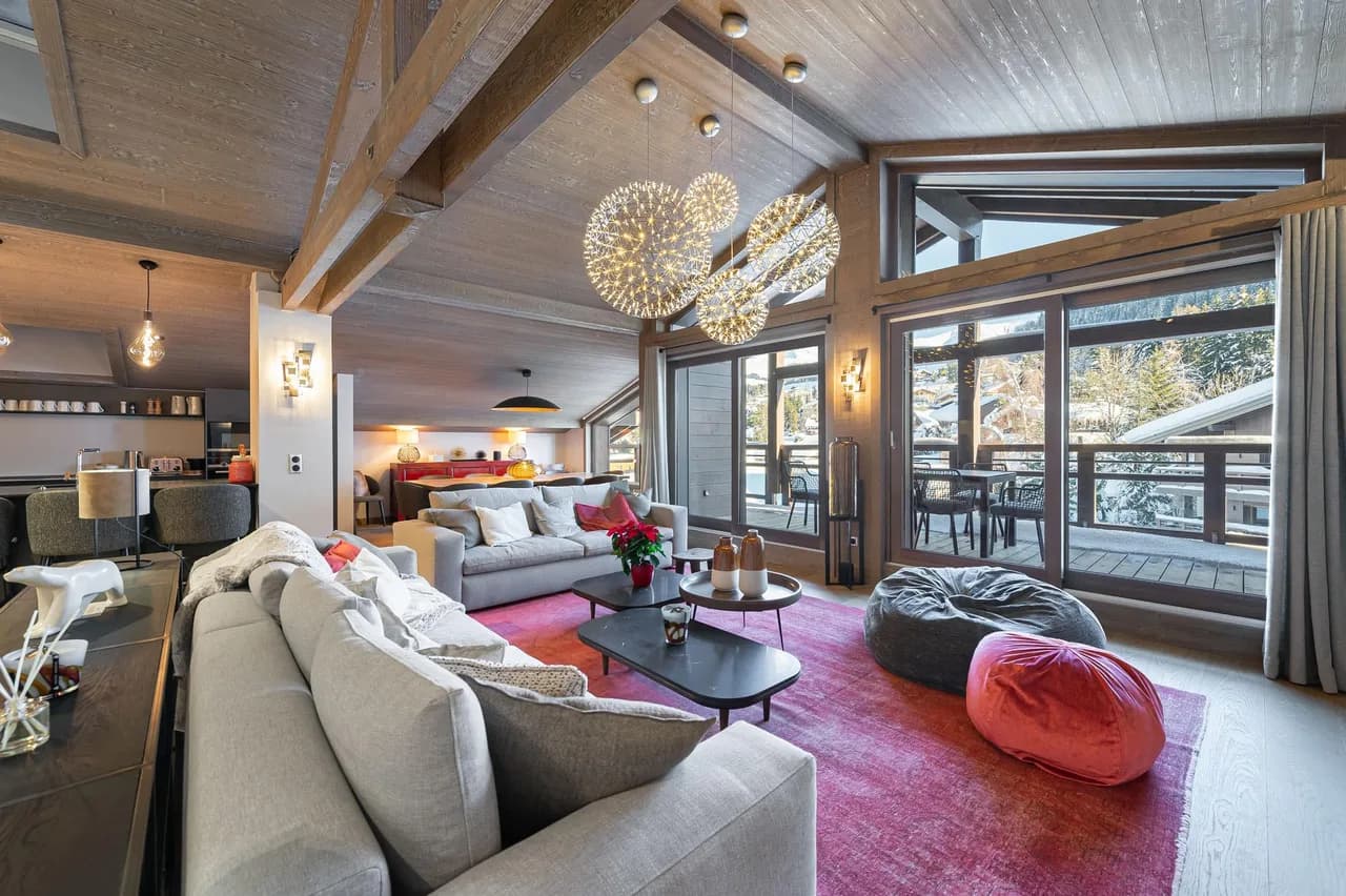 Chic Rochebrune Duplex In Serene Megève Location