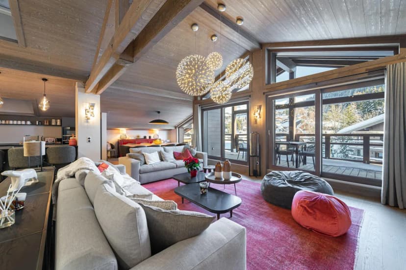 Chic Rochebrune Duplex In Serene Megève Location