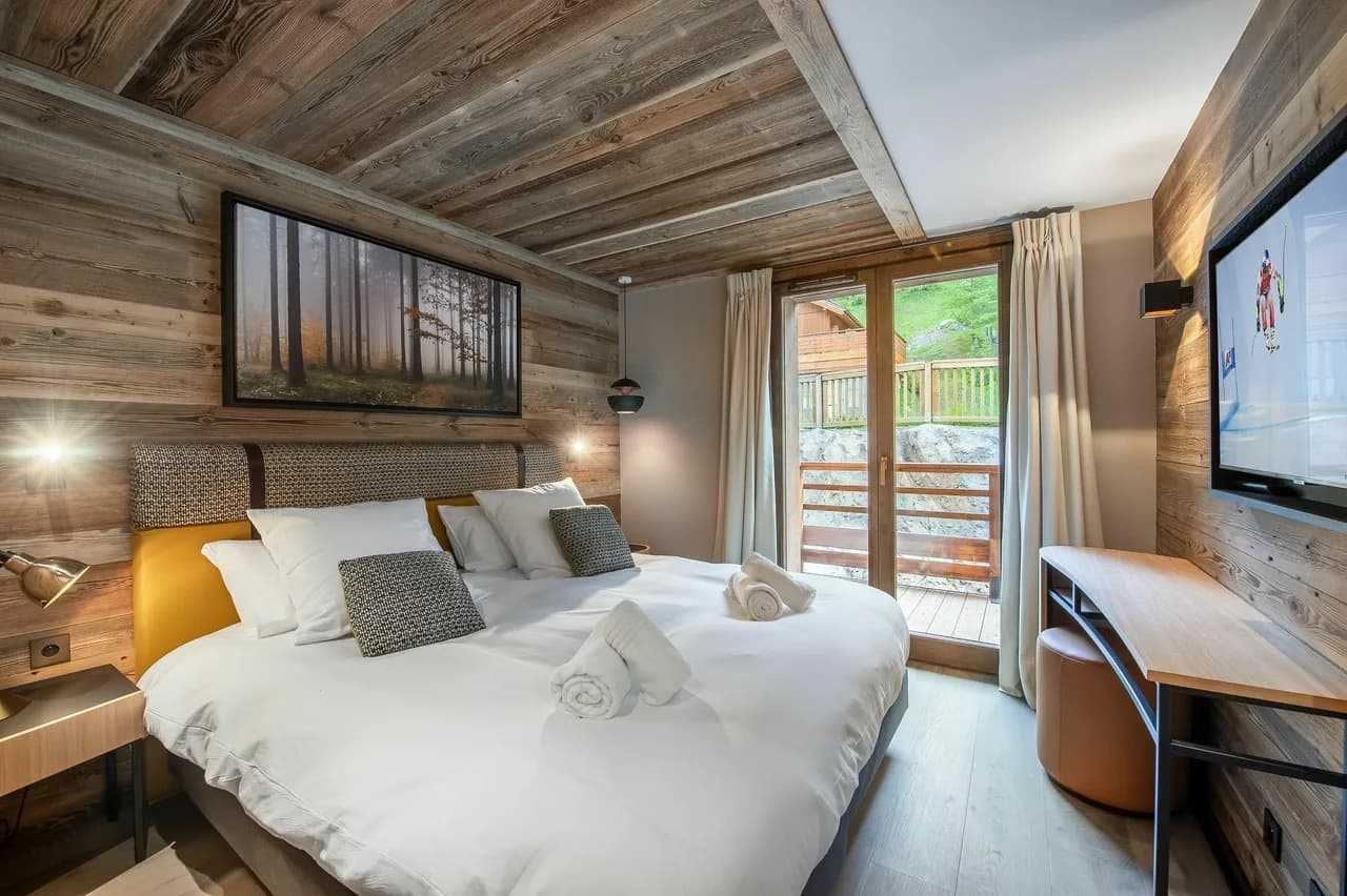 Stunning Alpine Escape With Pool Table & Views photo 3