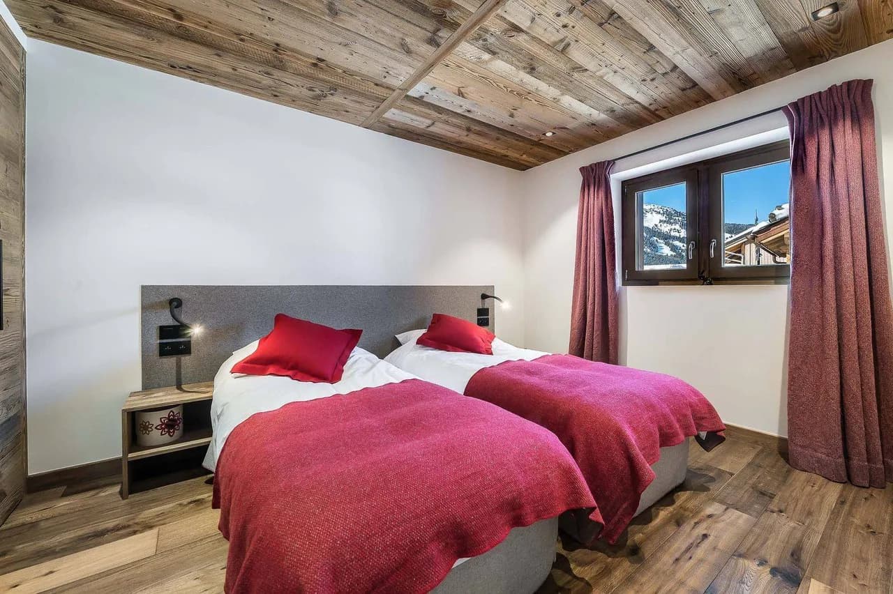 CHARMING FAMILY CHALET WITH SAUNA IN MÉRIBEL photo 4