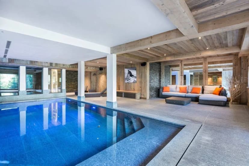 Luxurious Family Chalet With Pool In Méribel