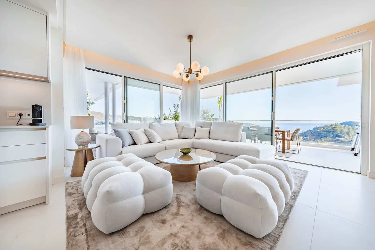 Luxury Modern Villa with Scenic Views in Marbella photo 2