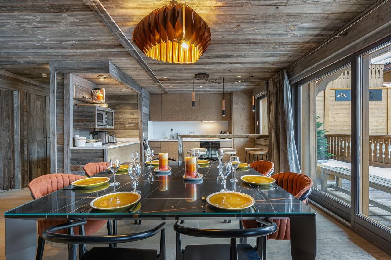 Charming Luxury Retreat Steps From Méribel Village photo 2