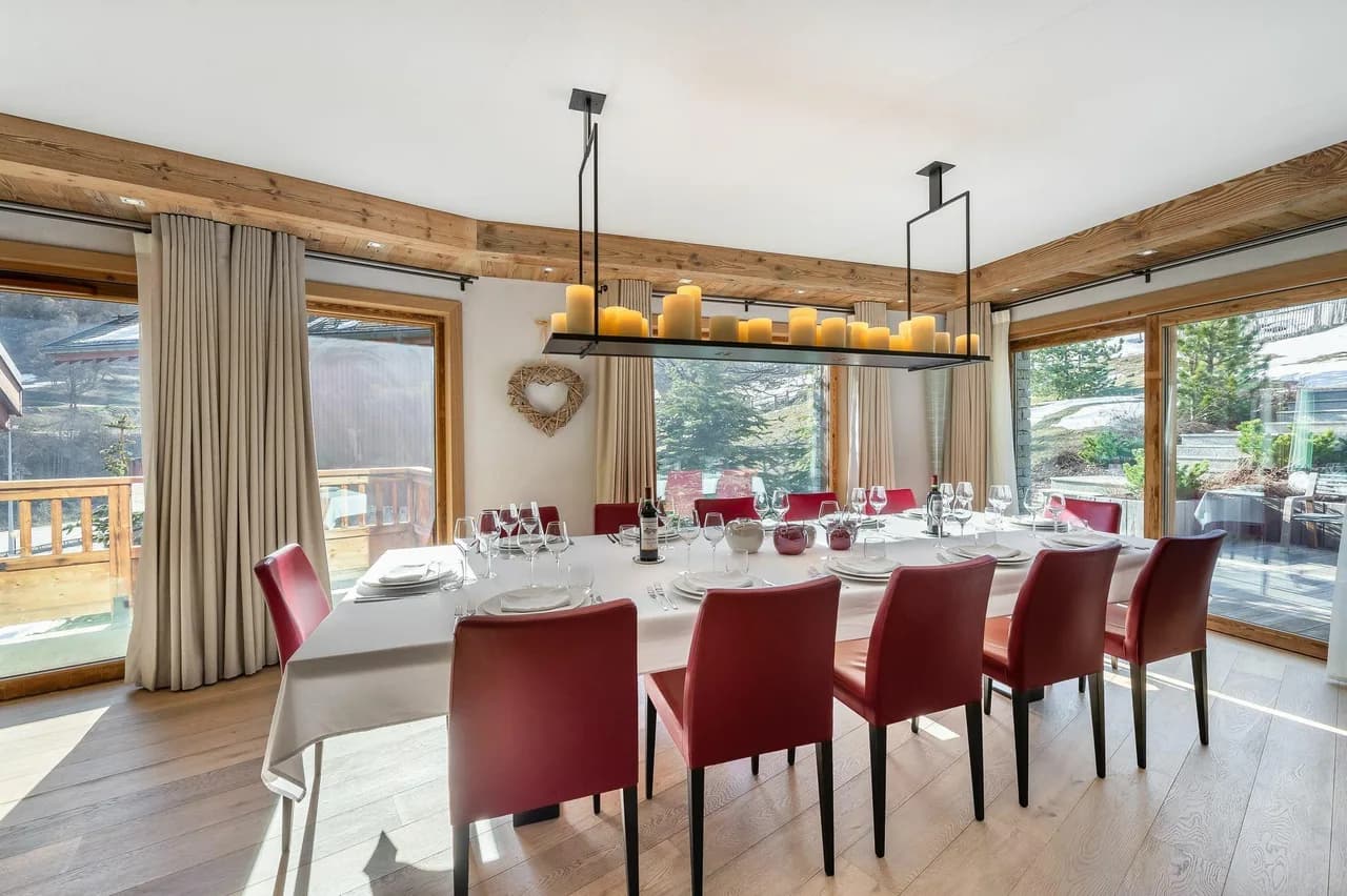 Luxury Chalet Retreat In Authentic Méribel Valley photo 2