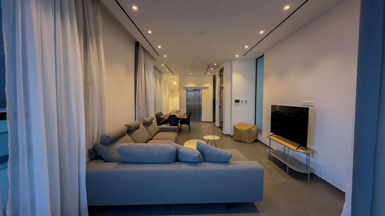 Elegant Villa Steps From Sandy Beach photo 2