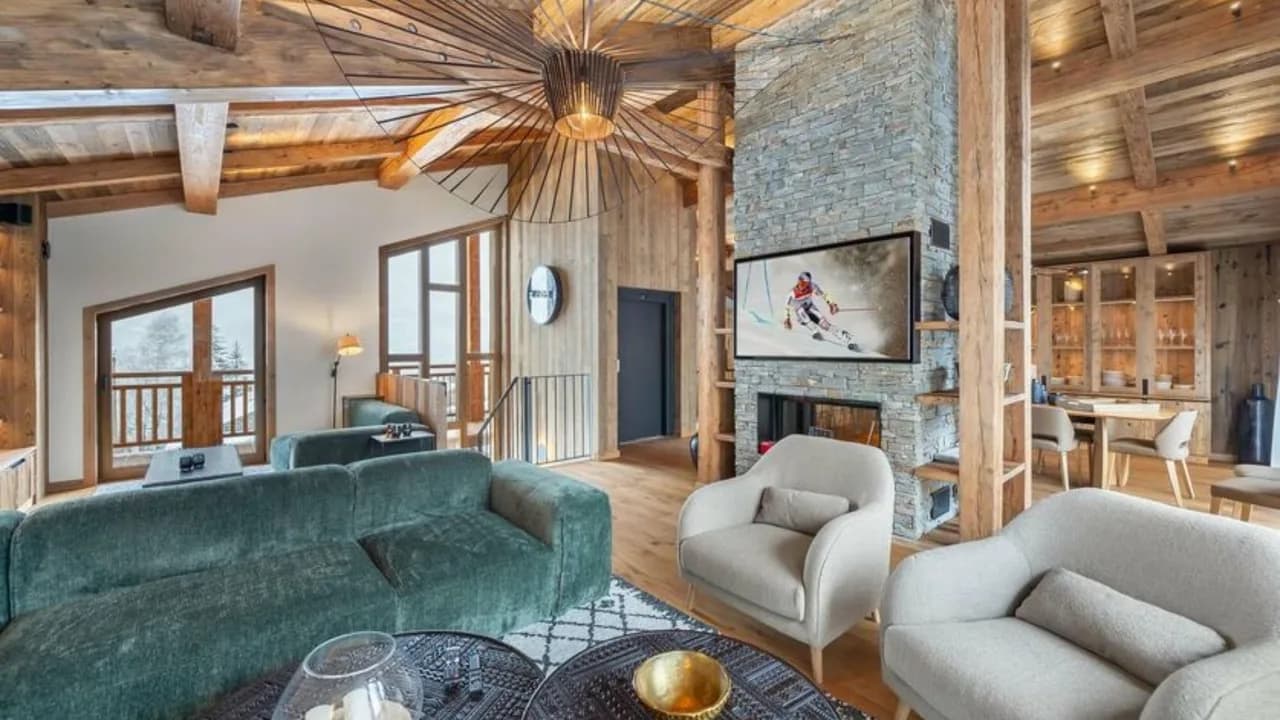 Inviting Chalet With Modern Alpine Aesthetics