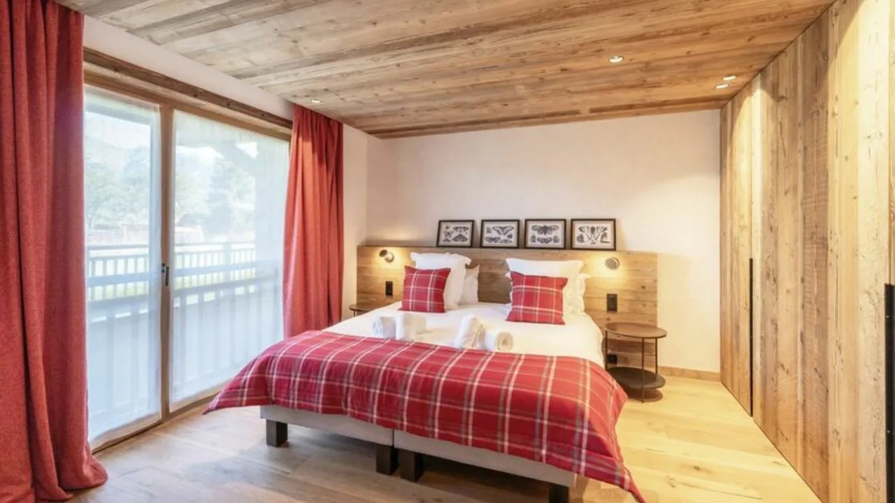 Refined Courchevel Chalet Near Village Center photo 2