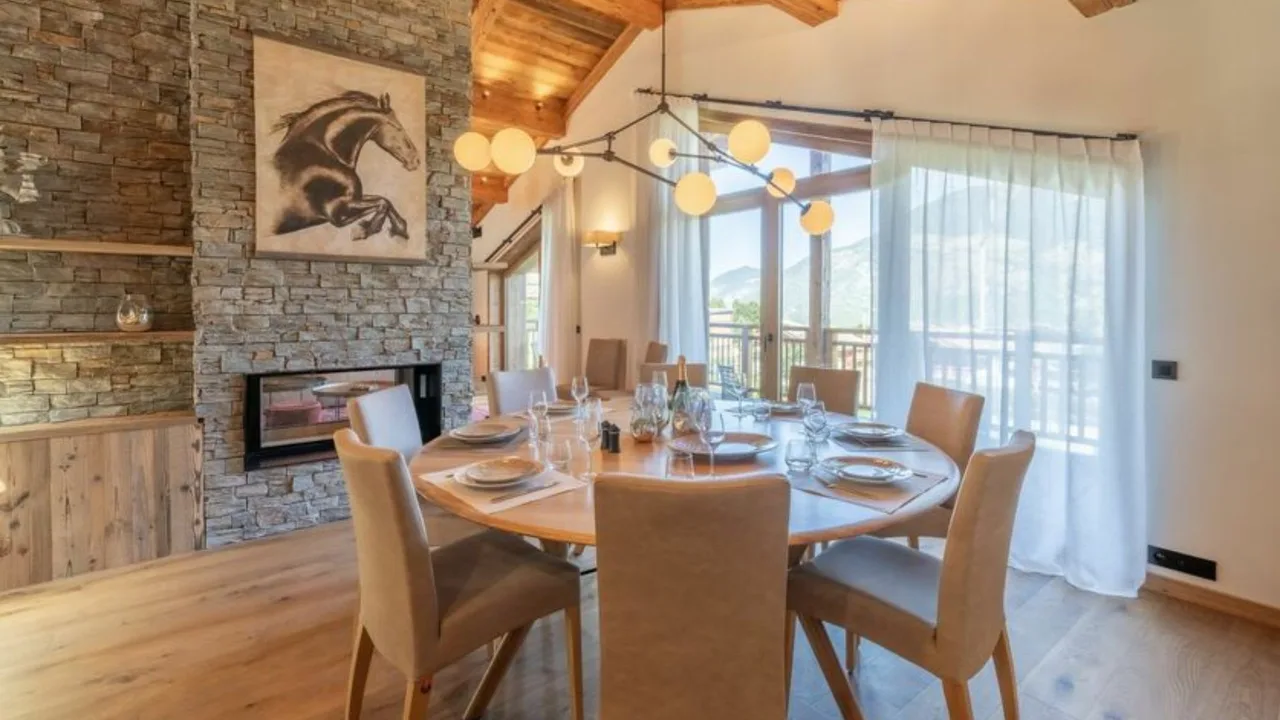 Refined Courchevel Chalet Near Village Center photo 5
