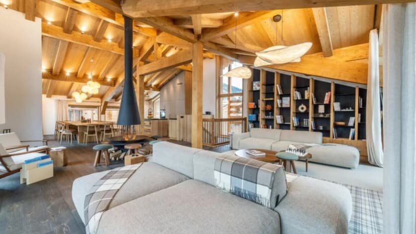 Luxury Retreat With Stunning Valley Scenery