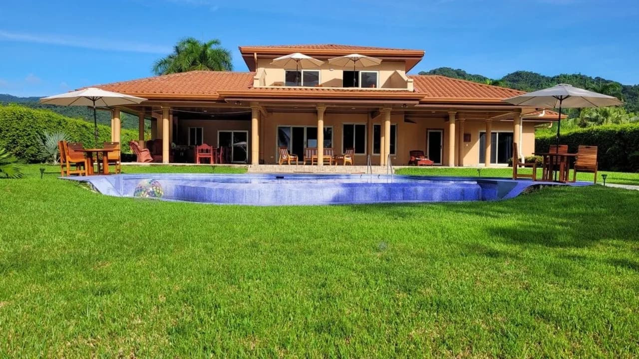 Beachfront Villa With Endless Ocean Views photo 2