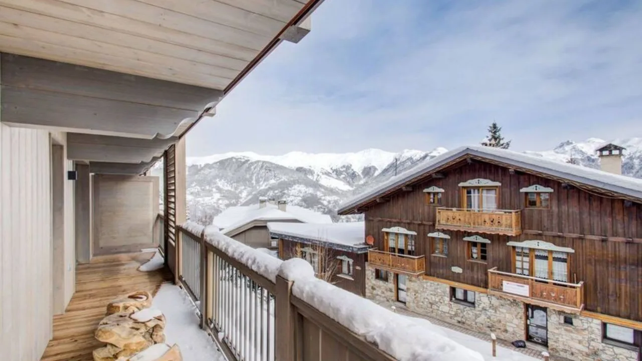 Chic Courchevel Getaway With Mountain Amenities photo 2