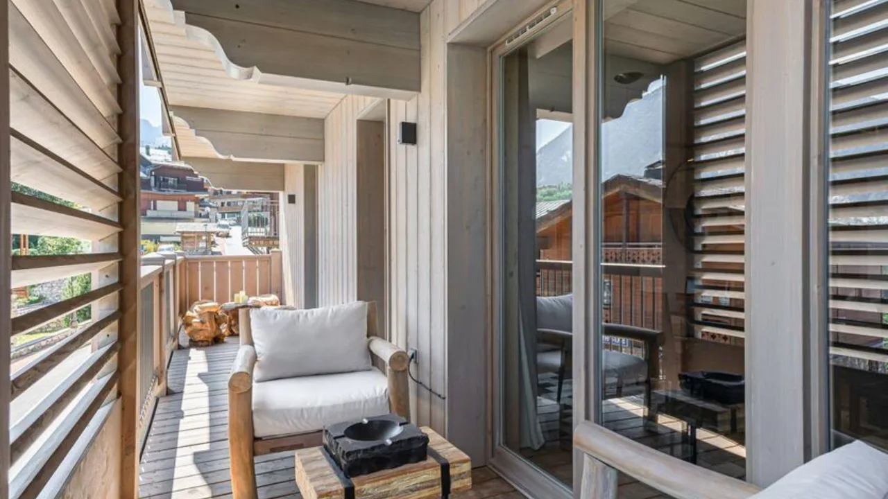 Chic Courchevel Getaway With Mountain Amenities photo 3