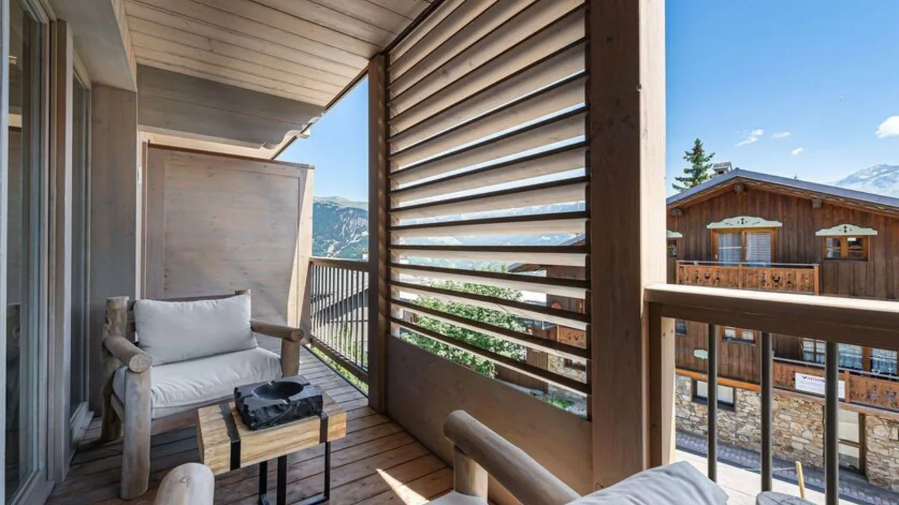 Chic Courchevel Getaway With Mountain Amenities photo 4