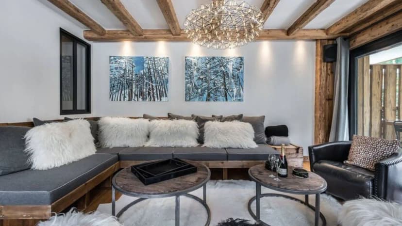 Lavish 4BR Apartment With Stunning Decor