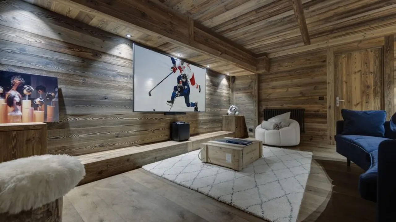 Luxurious Comfort in the Heart of Val photo 3