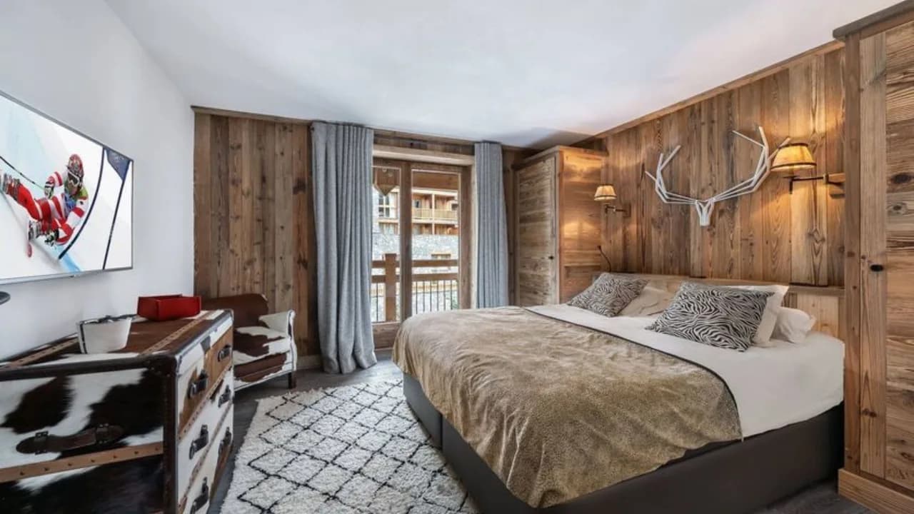 Exquisite Mountain Getaway With Jacuzzi photo 2