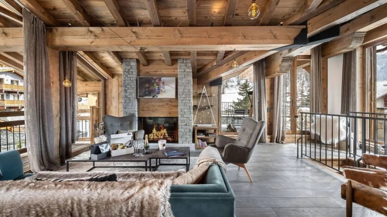 Exquisite Mountain Getaway With Jacuzzi photo 4