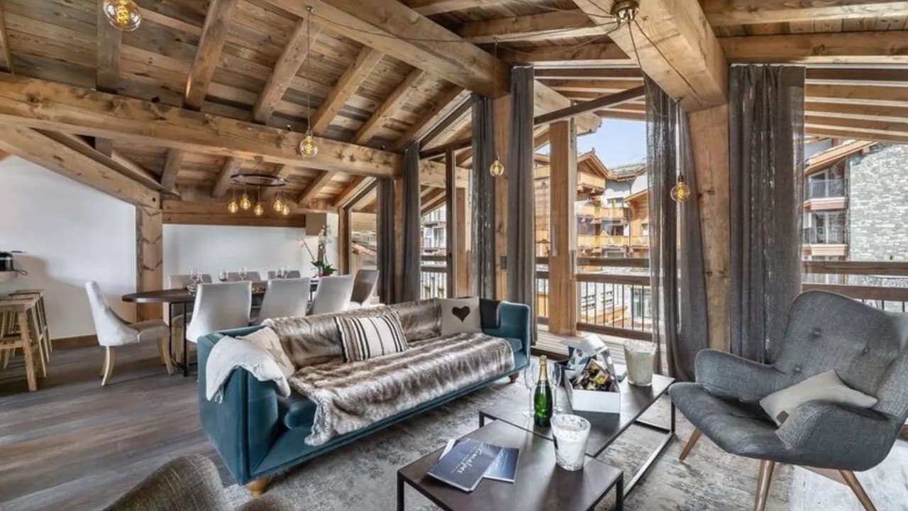 Exquisite Mountain Getaway With Jacuzzi photo 5