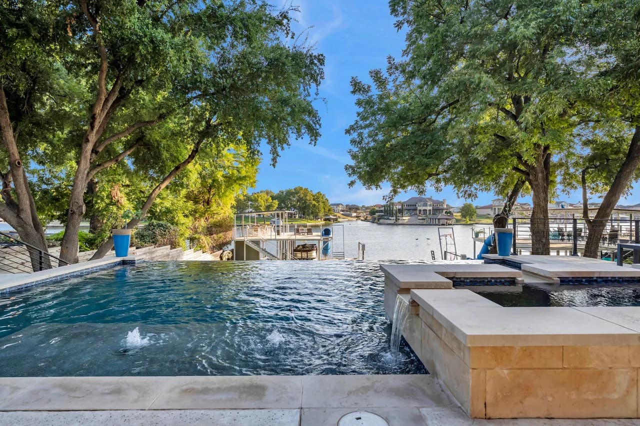 Accessible Luxury Villa in Kingsland Texas