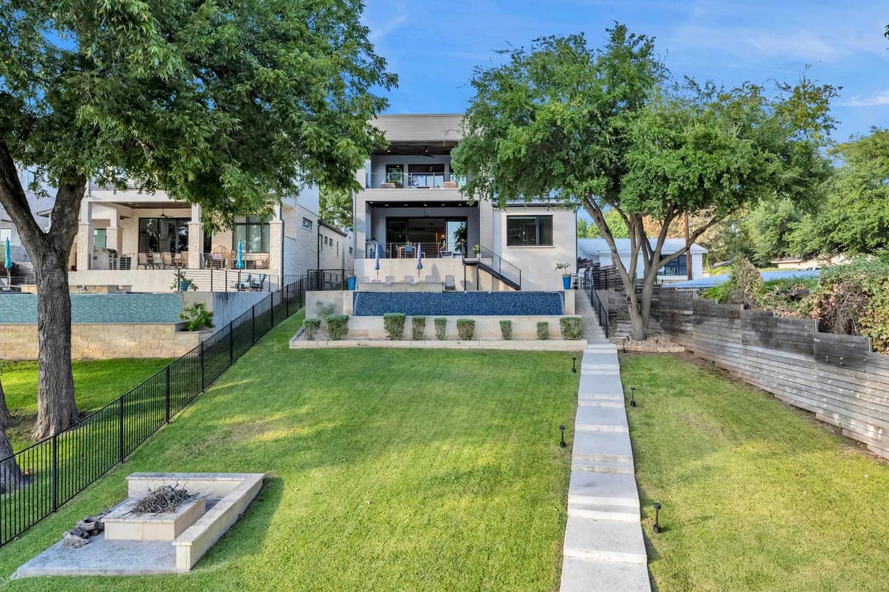 Accessible Luxury Villa in Kingsland Texas photo 4