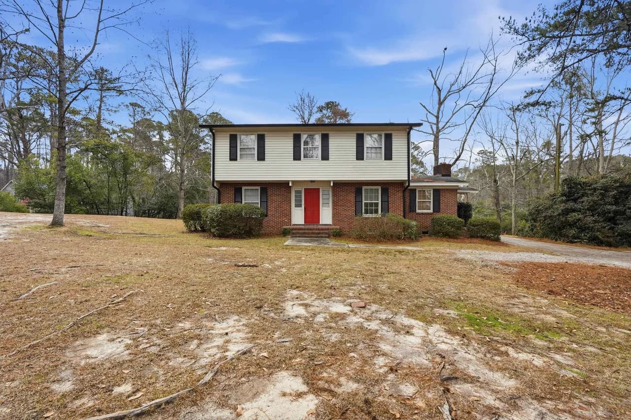 Sprawling Estate with Game Room in South Carolina photo 3