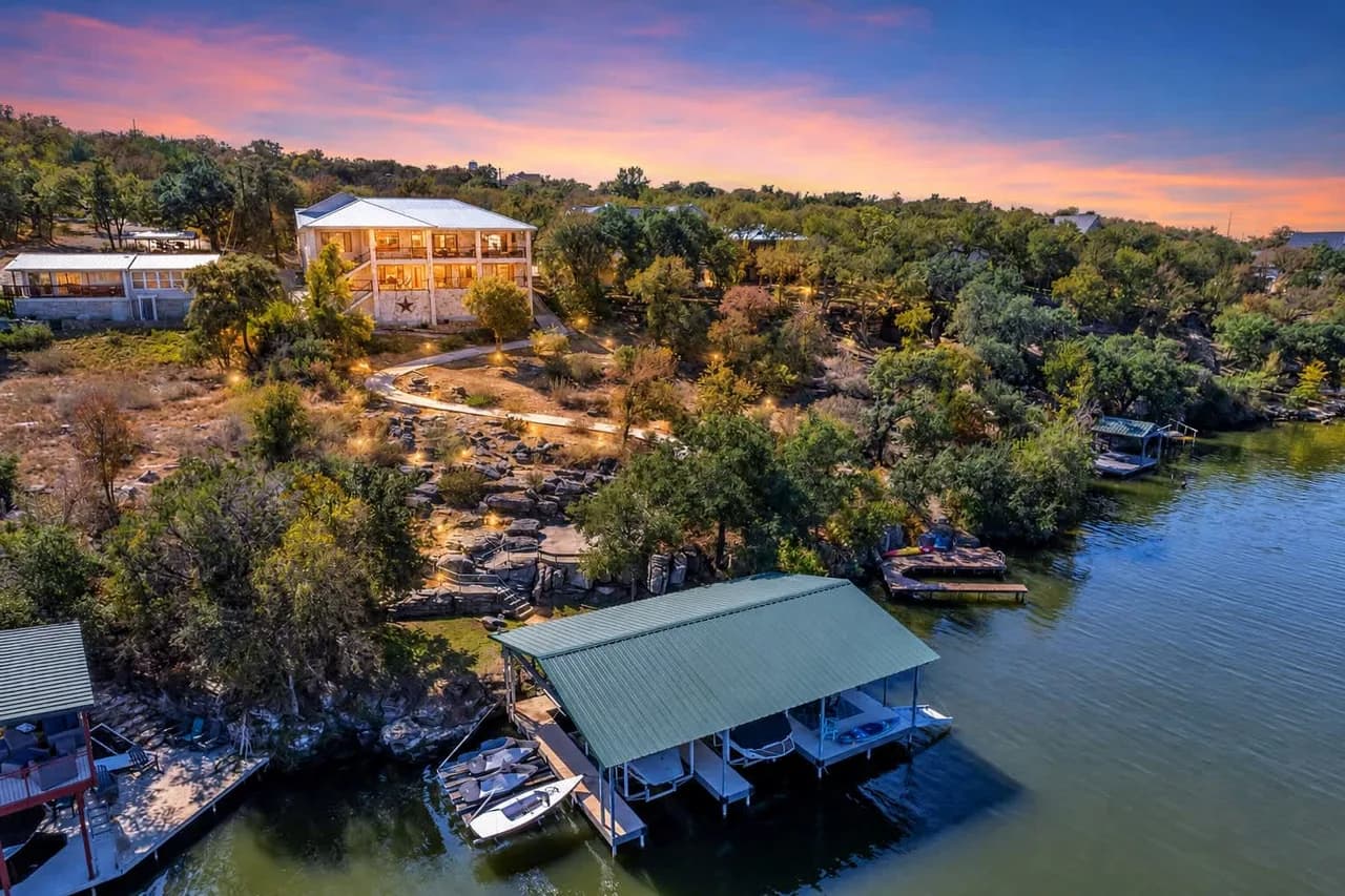 Lakefront Six Bedroom Villa in Marble Falls