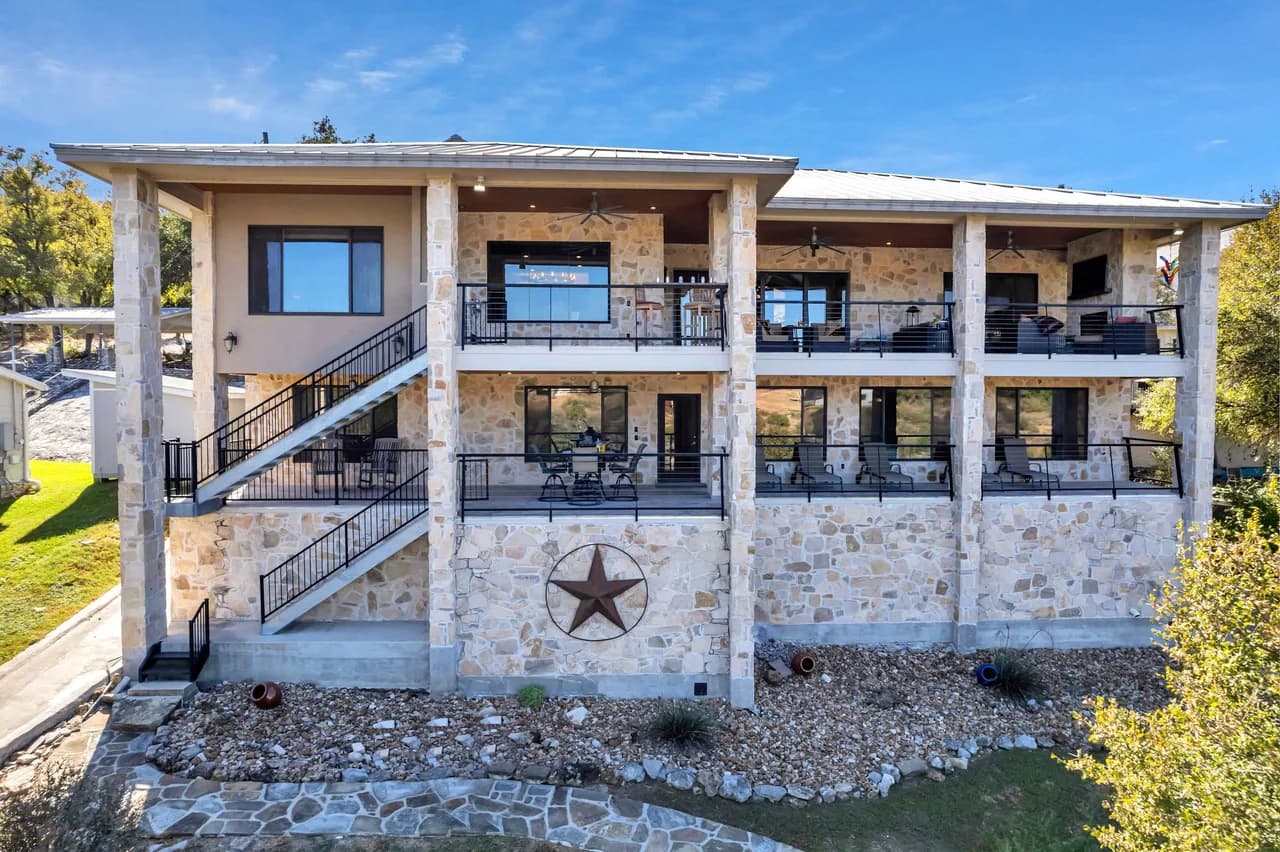 Lakefront Six Bedroom Villa in Marble Falls photo 3