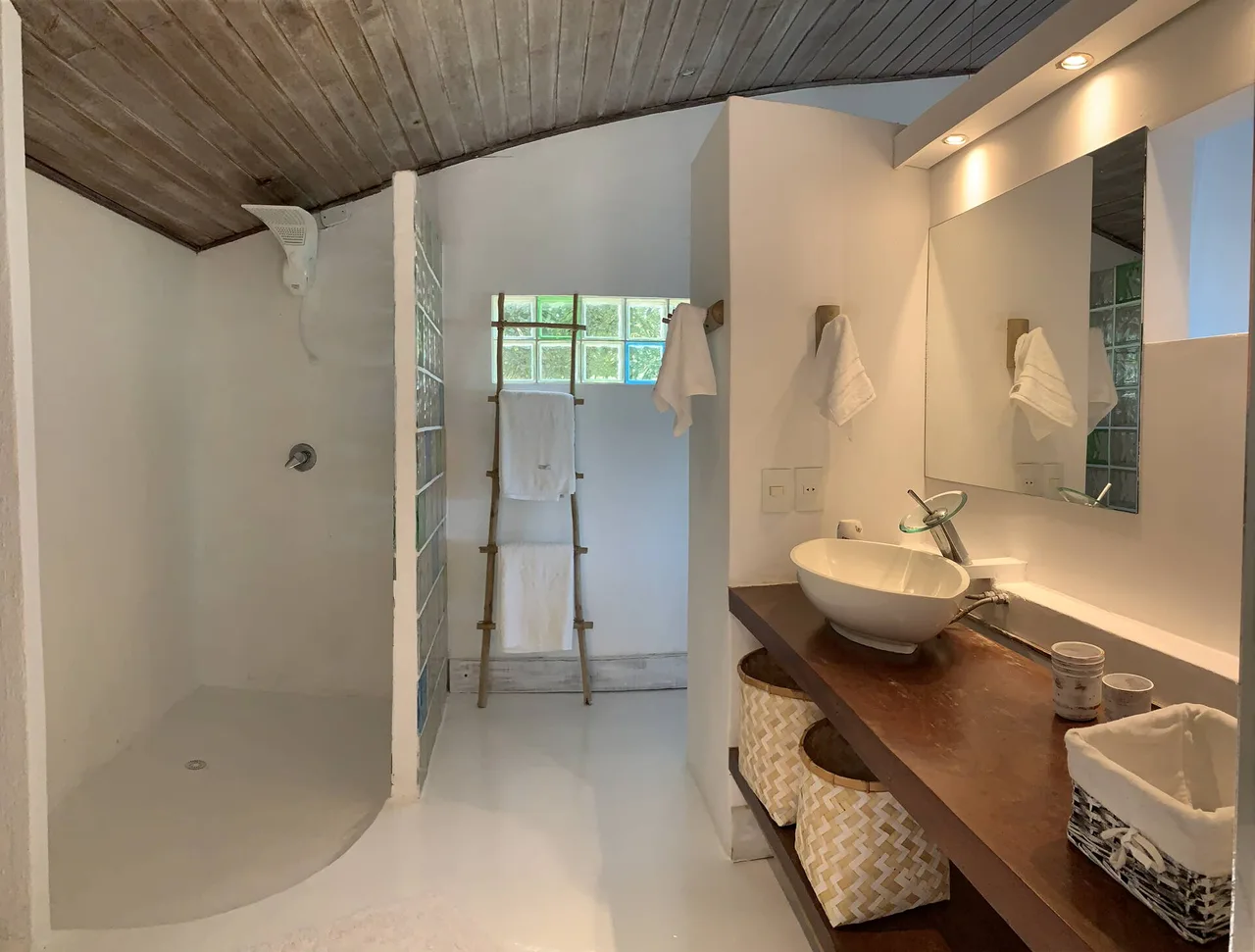Beachfront Four-Bedroom Villa in Brazil photo 5