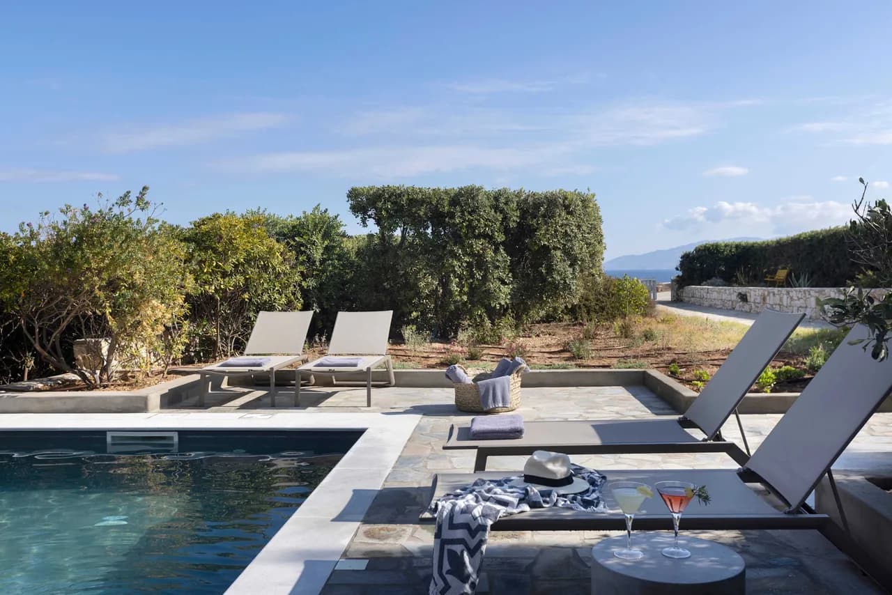 Elegant Villa Offering Unmatched Beachfront Views photo 4
