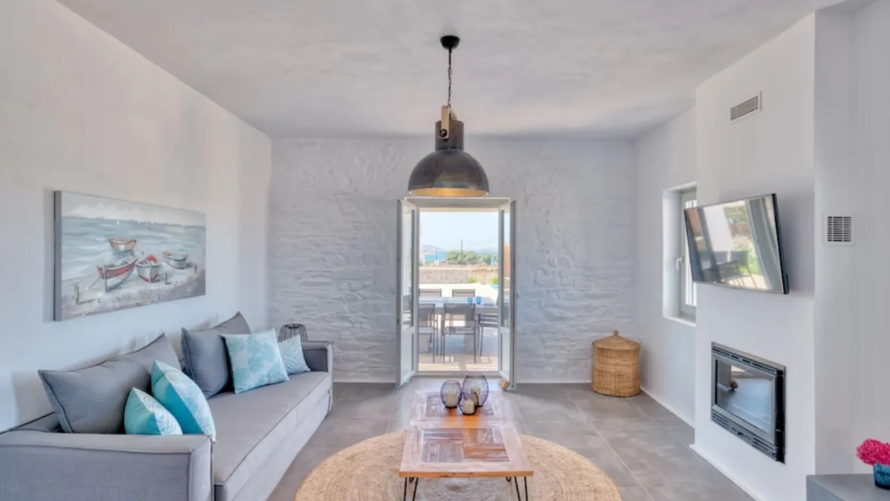 Cycladic Seafront Villa With Pool Terrace photo 2
