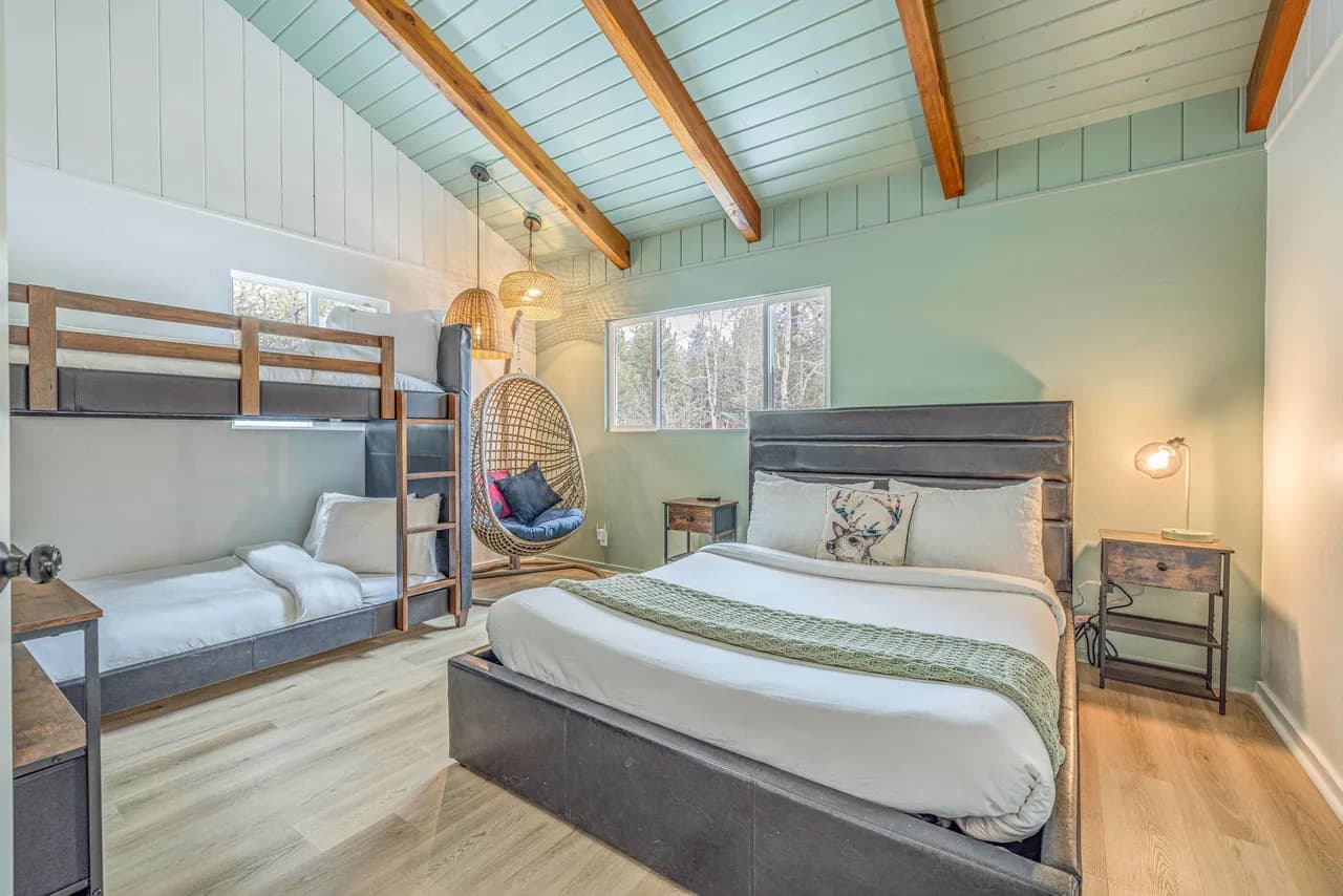 Chic Cabin Retreat with Hot Tub in Big Bear, California photo 3