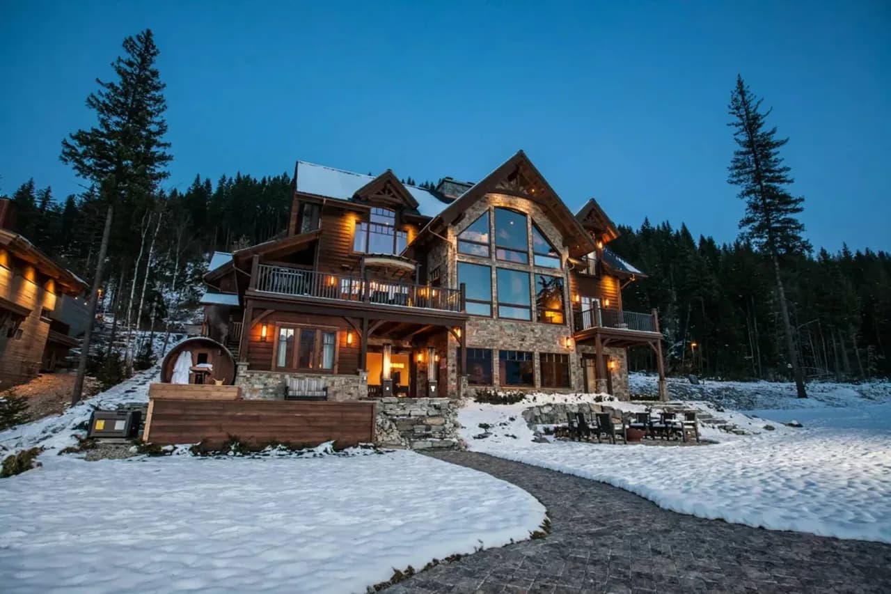 Tranquil Alpine Lodge in Revelstoke
