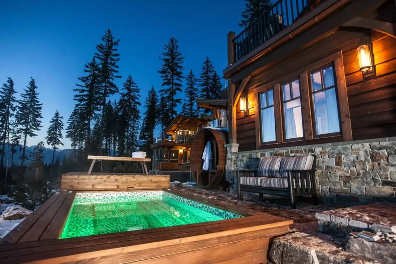 Spacious Six Bedroom Alpine Retreat in Revelstoke photo 2
